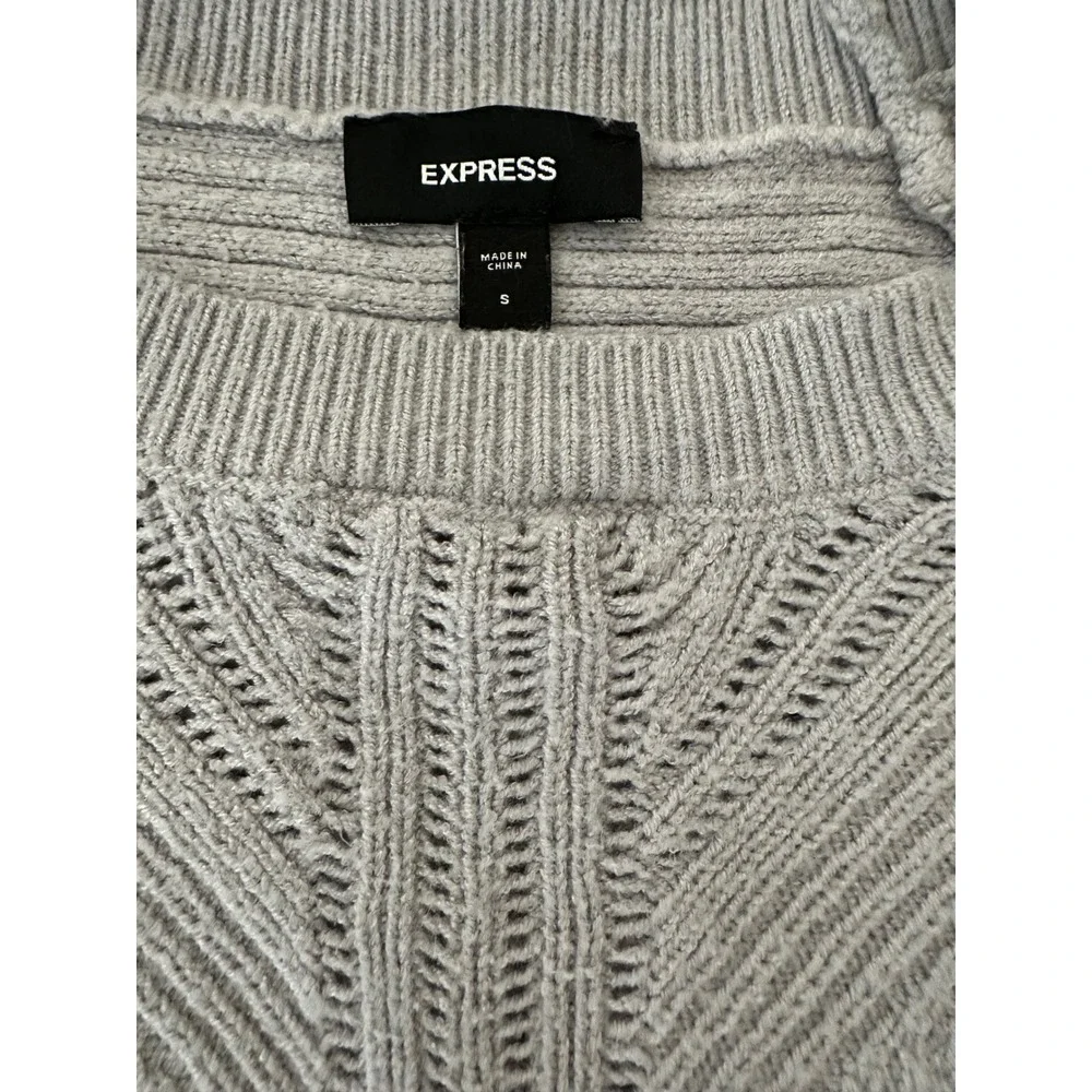 Express Womens Light Grey Pointelle Cable Knit Crew Neck Sweater Small 02156